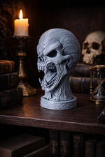 Alien Skull Bust Display
