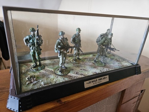 Vietnam jungle squad ron - squad,