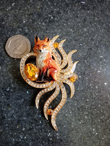 Gold tone enamel nine tailed - gold,