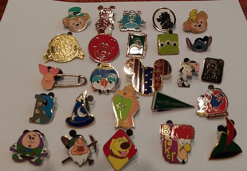 Disney trading pins - trading, pins-25
