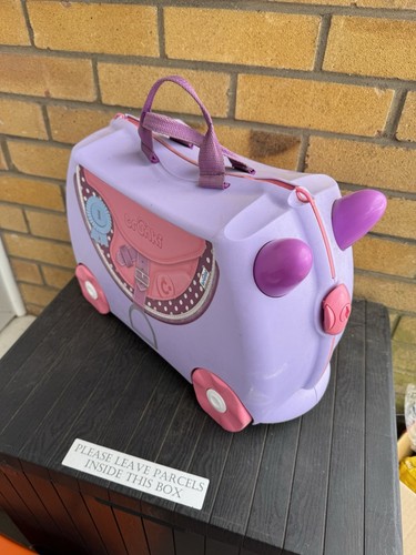 Pink trunki ride pull - /,