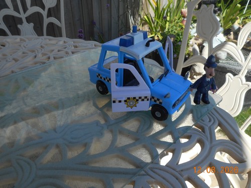 Smaller postman pat police - smaller,