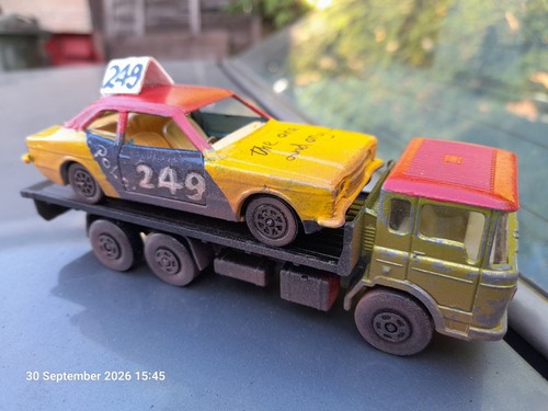 Vintage corgi cortina and - 3,