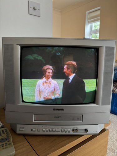 Aiwa g145 crt tv - tv, vhs
