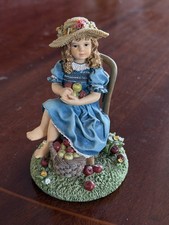 Figurine "Girl with Apples"