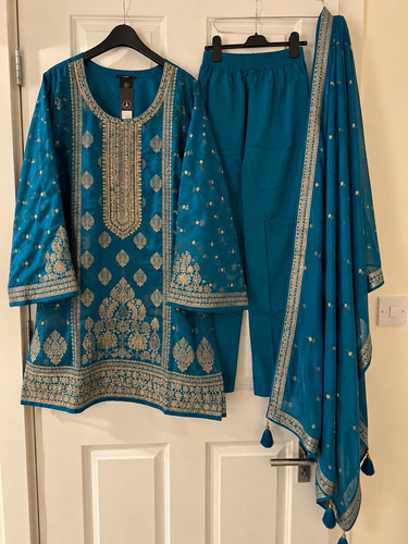 Andaaz asian outfit size - andaaz,