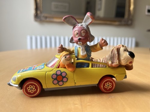 Magic roundabout car - roundabout, car.