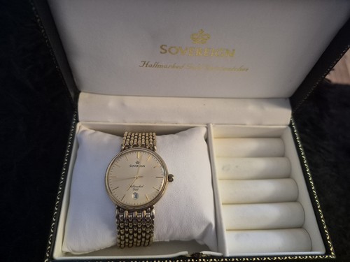 9ct gold sovereign quartz - 9ct,