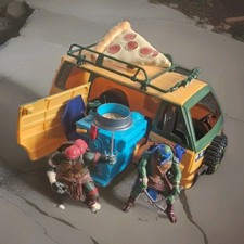 TEENAGE MUTANT NINJA  TURTLES Mutant Mayhem Pizza Firing Van  & 2 figures 