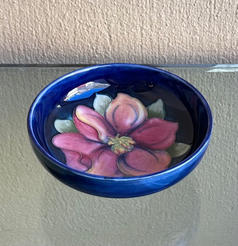 Small shallow footed - shallow, dish