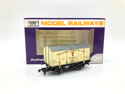 Weathered dapol wessex - wessex, wagons