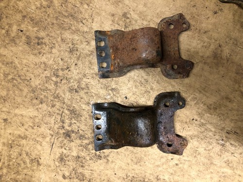 Rear leaf spring hangers - leaf,