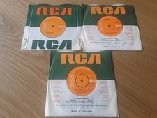 ELVIS PRESLEY, 3 X SINGLES,