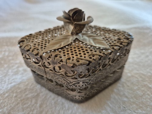 Vintage metal trinket box - metal,