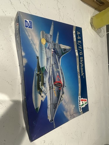 Italeri skyhawk scale - italeri,