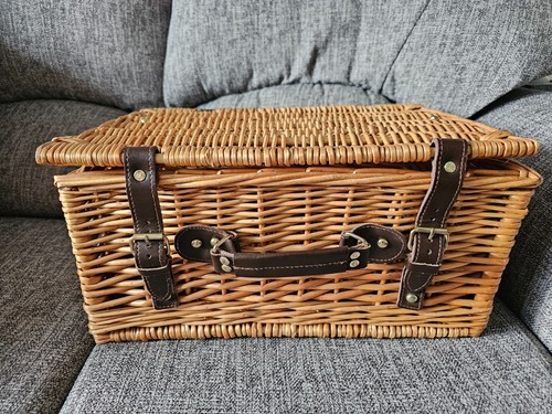 Empty wicker basket - empty, x