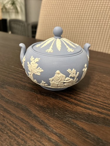 Wedgwood pale blue jasper ware - pale,