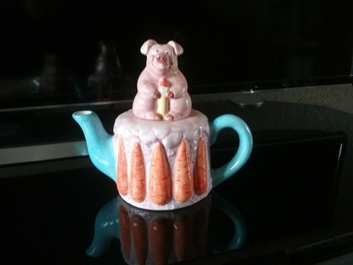 Piggin tea pot - , happy