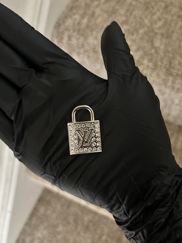 Silver flat back charm - back,