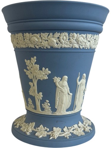 1975 large wedgwood blue - 1975,