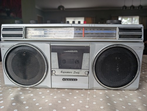 Sanyo m9805l vintage radio - m9805l,