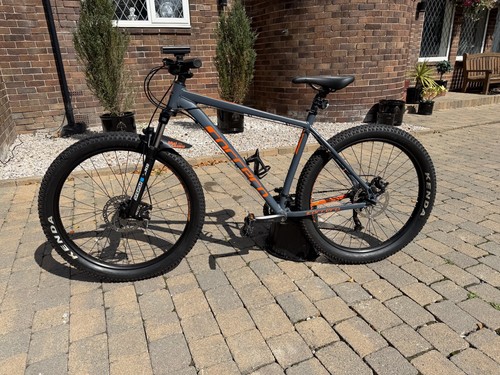 Carrero grey and orange bike