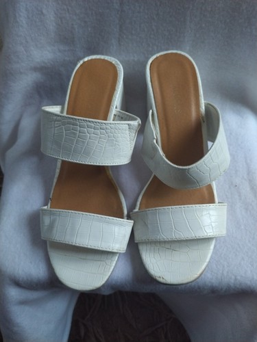 Used ladies peacock white open - used,