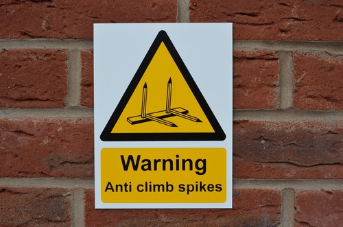 Warning anti climb spikes - warning, anti-climb
