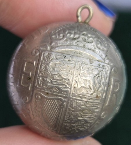 1967 half crown ball - , pendant