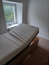 Tempur adjustable single bed with tempur mattress. Two drawers.