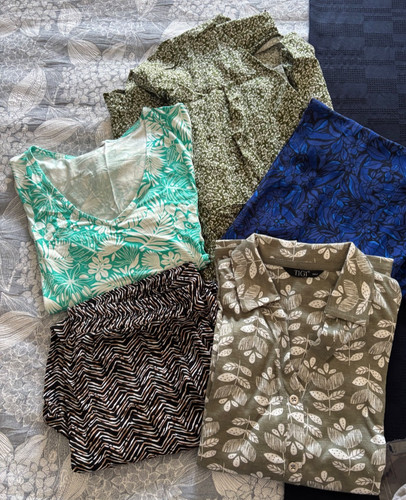 Women clothes bundle to - clothes,