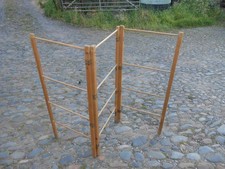 VINTAGE RUSTIC PINE CLOTHES HORSE /STAND / AIRER