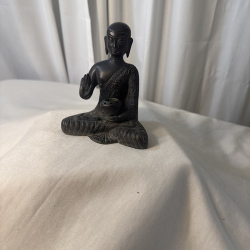Shakyamuni buddha statue