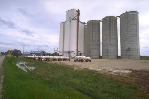 Grain silos tractor - tractor, a4