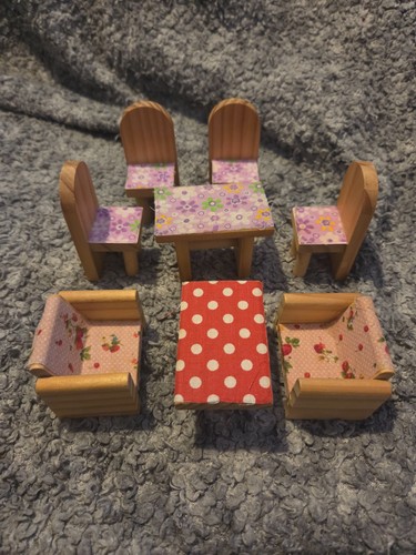 Wooden dolls house - , furniture