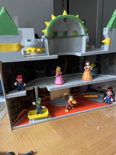 Bowsers castle play set - castle,