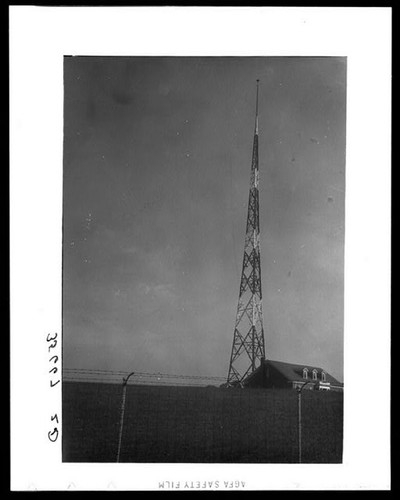 Photo radio tower 1940s tall - tower,