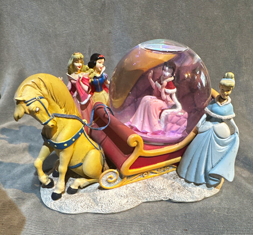 Disney store snow - disney,