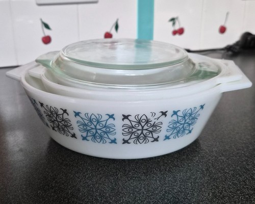Vintage pyrex casserole dishes - casserole,