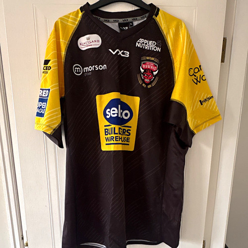 Vx3 salford red - salford,