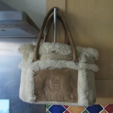 Ugg Shearers top handle hand