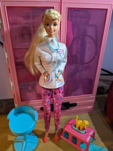 Barbie vet doctor - barbie, outfit