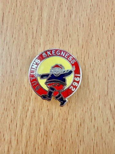 1962 butlins enamel - enamel, pin