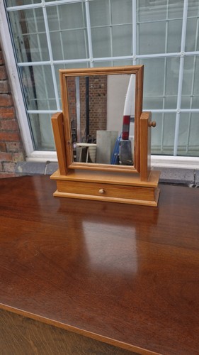 Small pine framed swivel