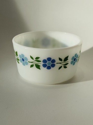 1970 pyrex jaj blue - pyrex,