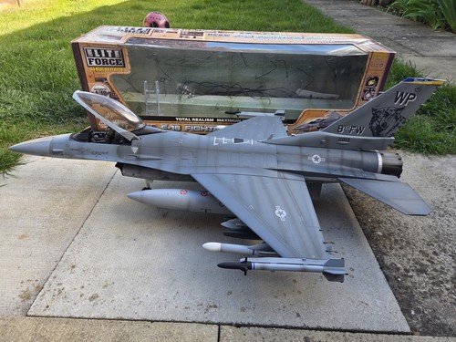 Scale f 16 fighting - ,