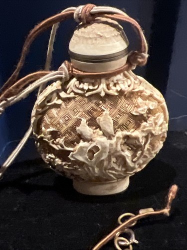Vintage chinese hand - hand, carved