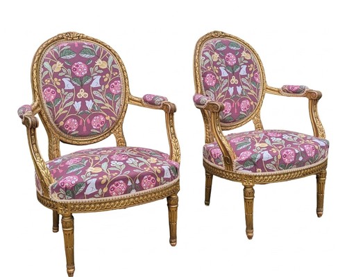 Pair pretty antique - of,