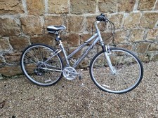 Ladies Giant Cypress SE Hybrid  Bicycle. Silver Frame 17"