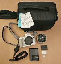 Canon EOS 200D DSLR Camera White + Zoom EF-S 1:4-5.6 18-55mm IS STM Lens Bundle